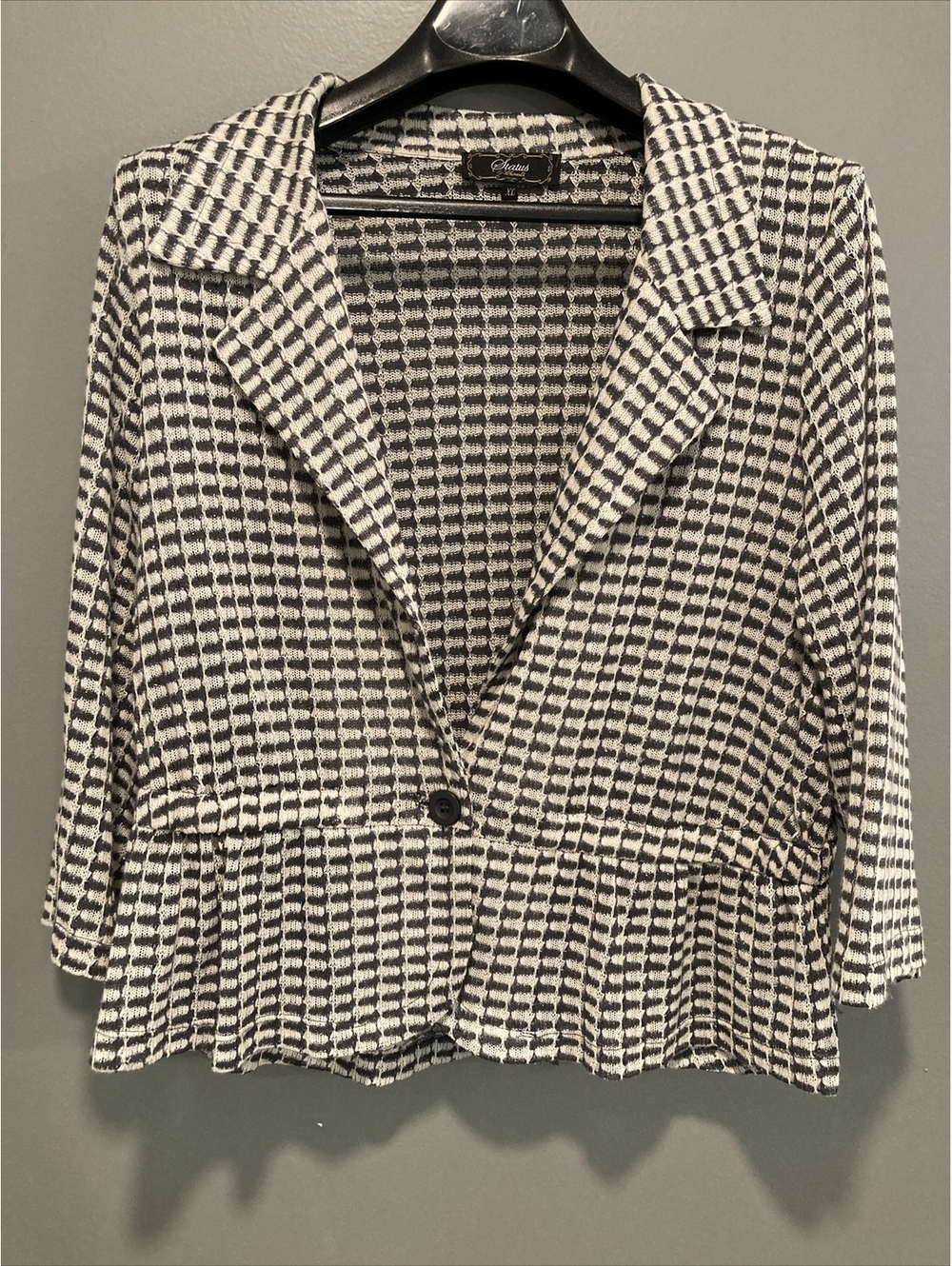 Status by Chenault Size XL Gray & White Patterned Long Sleeve Cardigan Sweater